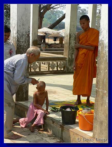 5086 Angkor Wat Young monk shaved