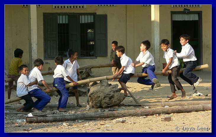 4895 Phnom Penh Wat Koh children