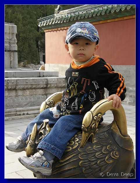 20071001 1539-46 DD 1779 Beijing Beihai park Child