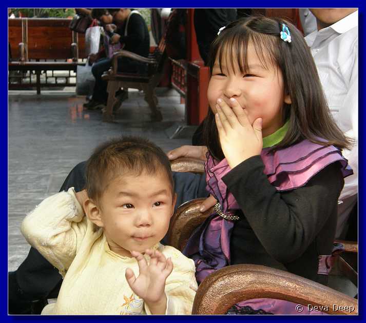 20071003 0941-36 DD 2086 Beijing Forbidden city children laughing_crop