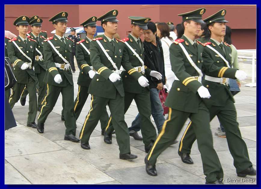20071003 1616-12 DD 2279 Beijing Tian anmen plain soldiers_crop