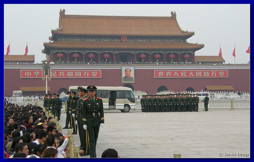 20071003 1700-40 DD 2294 Beijing Tian anmen plain soldiers_crop