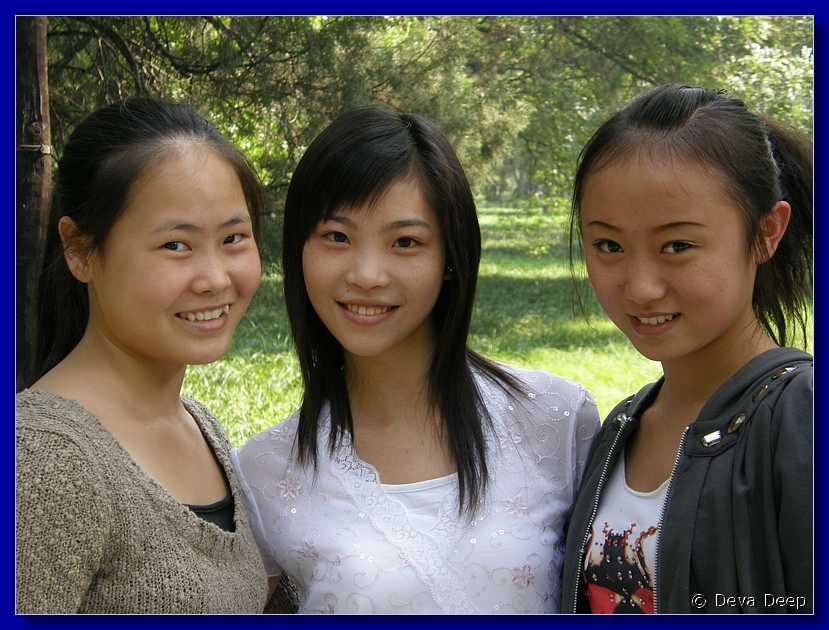 20071004 1050-24 DD 2351 Beijing Tian tan park girls