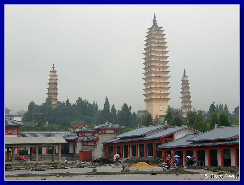 20071017 1649-24 DD 4364 Dali Three pagodas-iC