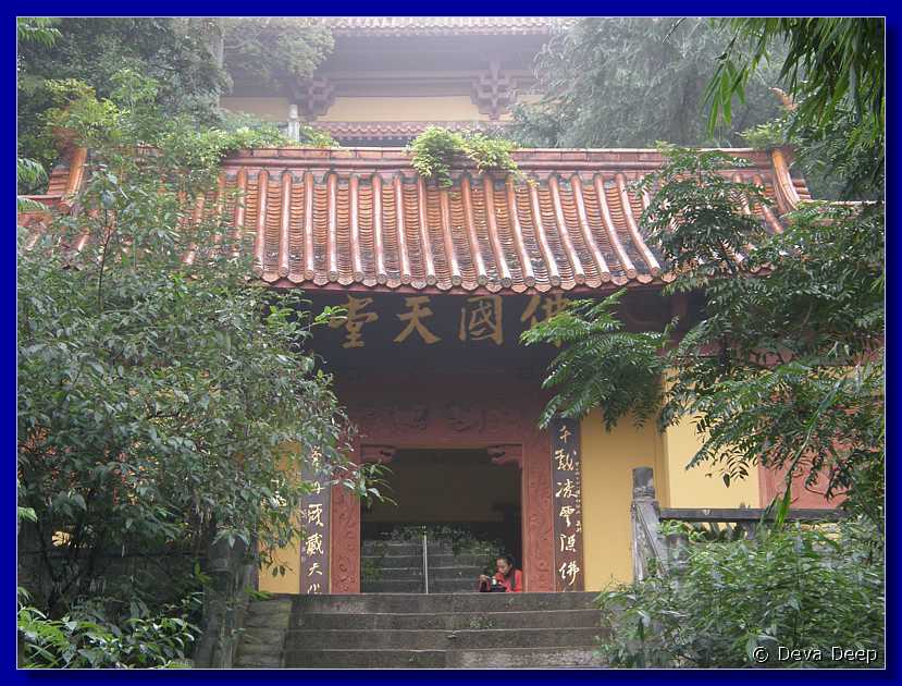 20071009 1221-10 DD 3128 Leshan Great Buddha Temple park above