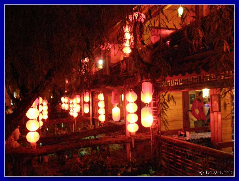 20071012 1932-18 DD 3491 Lijiang Town at evening