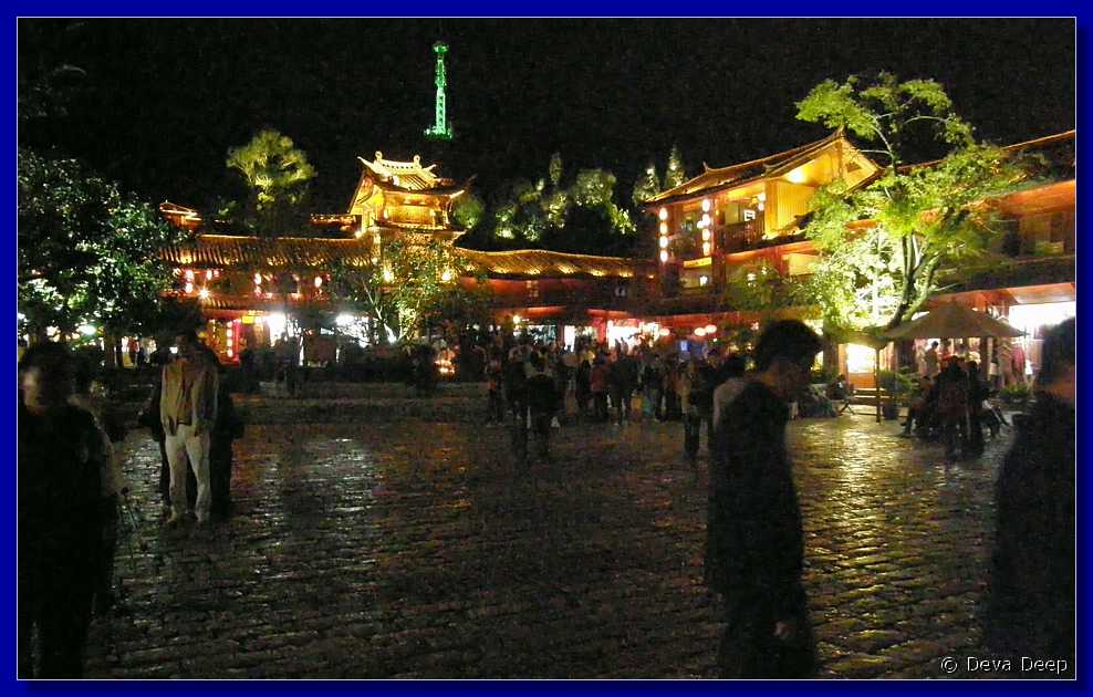 20071012 1953-06 DD 3503 Lijiang Town at evening-nn