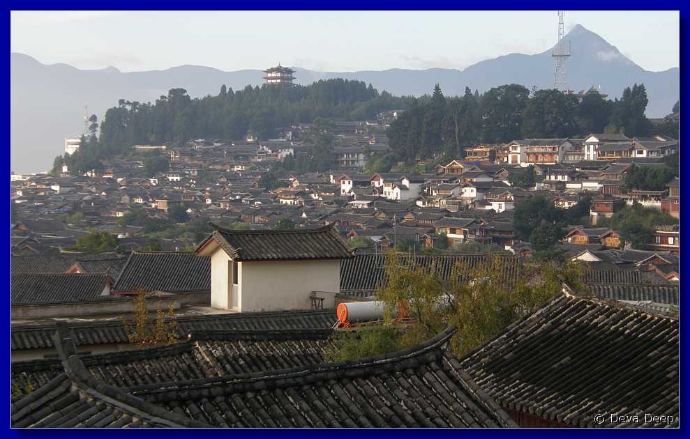20071013 0809-48 DD 3536 Lijiang Town view