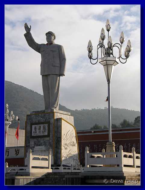 20071013 0828-08 DD 3538 Lijiang Mao statue-dxo
