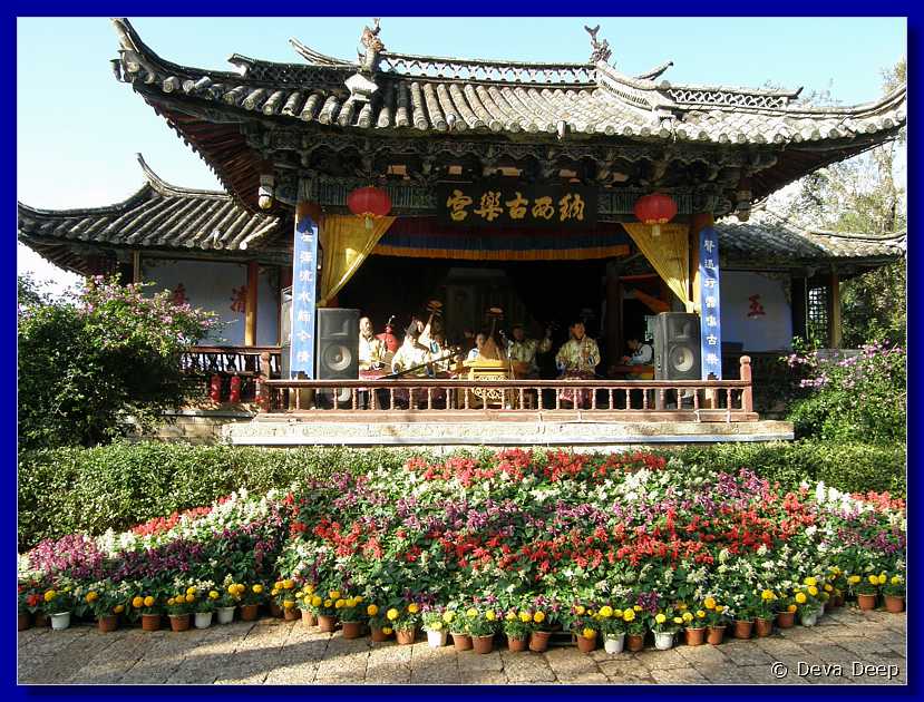 20071013 0933-34 DD 3579 Lijiang Black dragon pool Naxi music-dxo