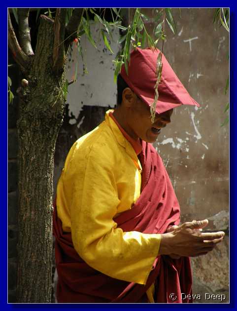 20071013 1324-38 DD 3720 Lijiang Ancient city Monk