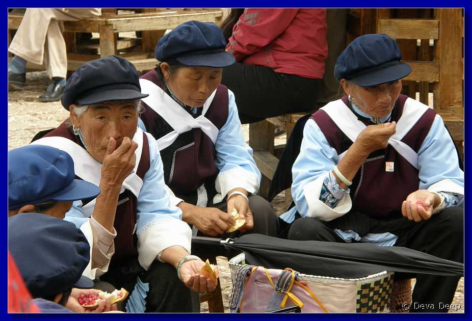 20071013 1421-34 DD 3758 Lijiang Ancient city Old Naxi people