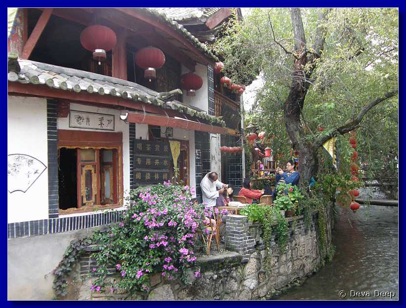 20071013 1734-56 DD 3851 Lijiang Ancient city-girls
