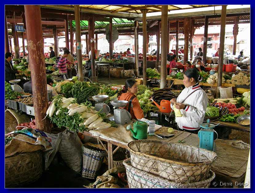 20071014 1230-58 DD 4051 Lijiang Market - people-dxo