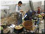 20071014 1224-10 DD 4052 Lijiang Market - people.JPG