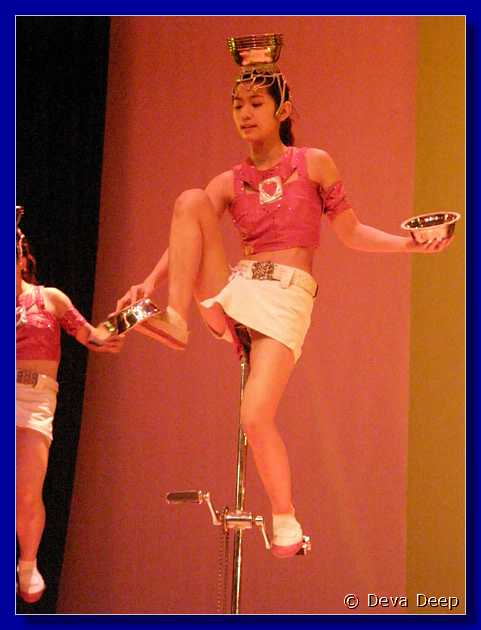 20071001 1944-28 DD 1836 Beijing Acrobats show