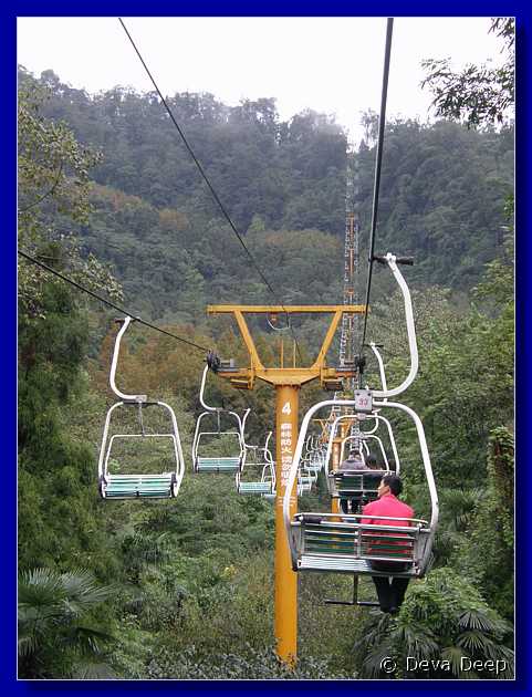 20071010 1054-08 DD 3307 Mt.Qingcheng Tao holy land cable car up