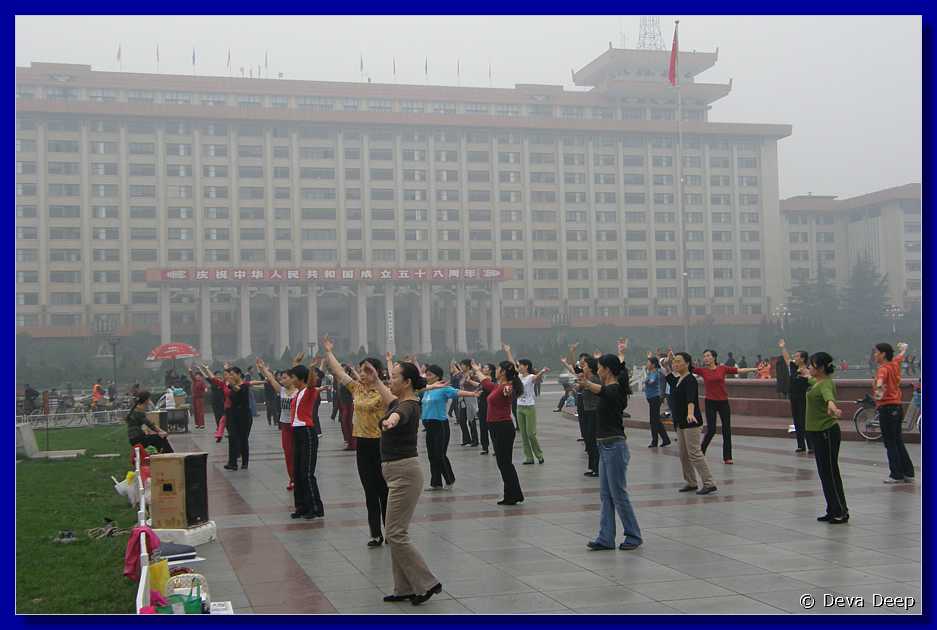 20071005 0812-22 DD 2460 Xi'an Tai Chi & dance New city square