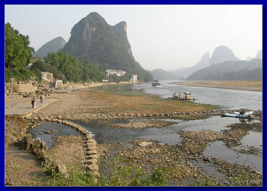 20071020 0842-16 DD 4557 Yangshuo Li river - mountains 