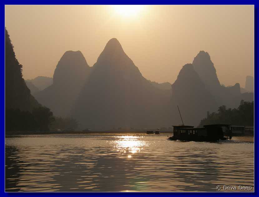 20071020 1702-28 DD 4691 Yangshuo Li river Xing Ping Karst mountains - cormorants