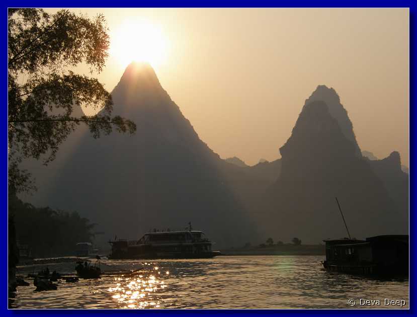 20071020 1705-28 DD 4696 Yangshuo Li river Xing Ping Karst mountains - cormorants