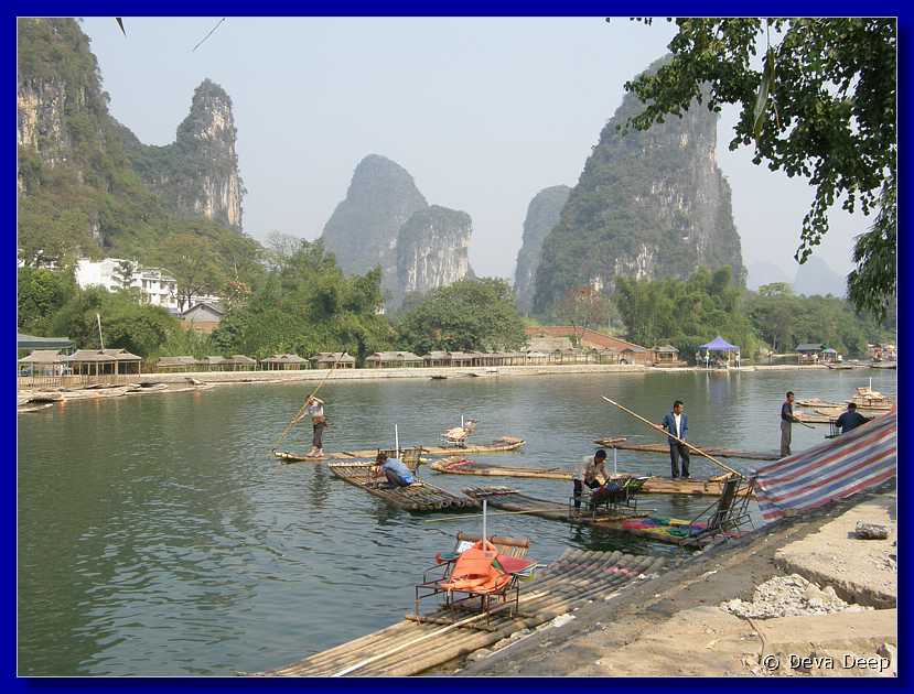 20071021 1411-44 DD 4823 Yangshuo Bamboo rafting Li river