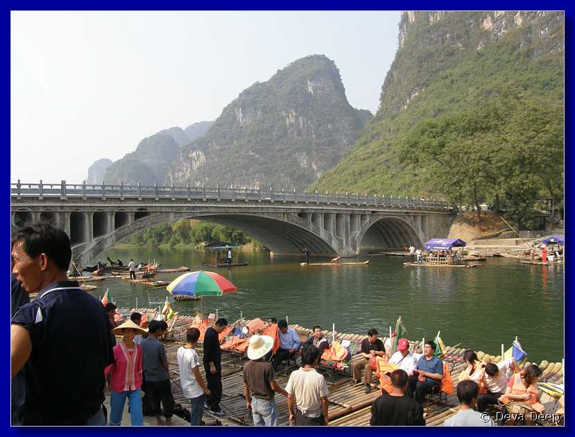 20071021 1416-18 DD 4828 Yangshuo Bamboo rafting Li river