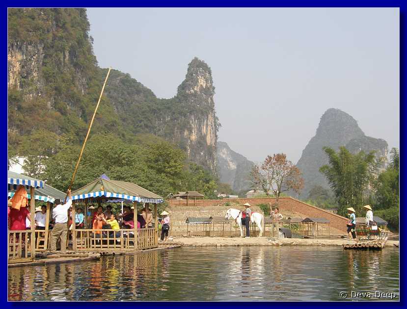 20071021 1427-54 DD 4832 Yangshuo Bamboo rafting Li river