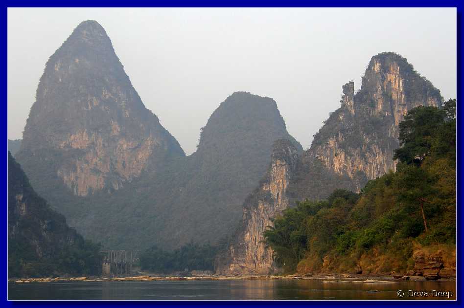 20071022 1704-14 DD 5210 Yangshuo Li river bamboo raft downstream-right-if