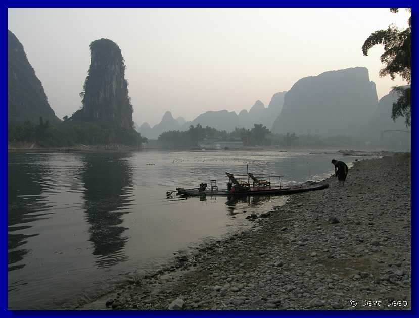 20071022 1726-32 DD 5251 Yangshuo Li river bamboo raft downstream-right
