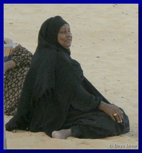 A37 Aswan Nubian village-woman