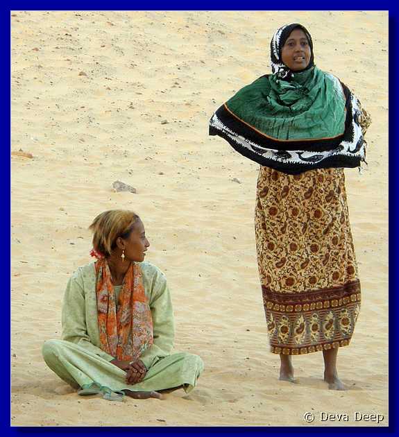 A38 Aswan Nubian village-women