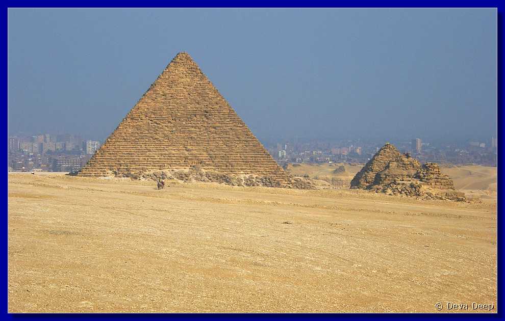 C40 Gizeh pyramids