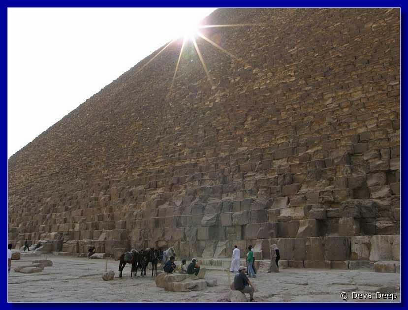 C44 Gizeh pyramids Cheops side sun