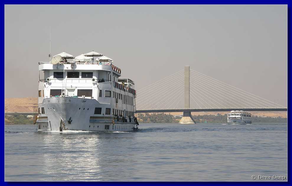 T03 Aswan to Luxor by boat-bridge