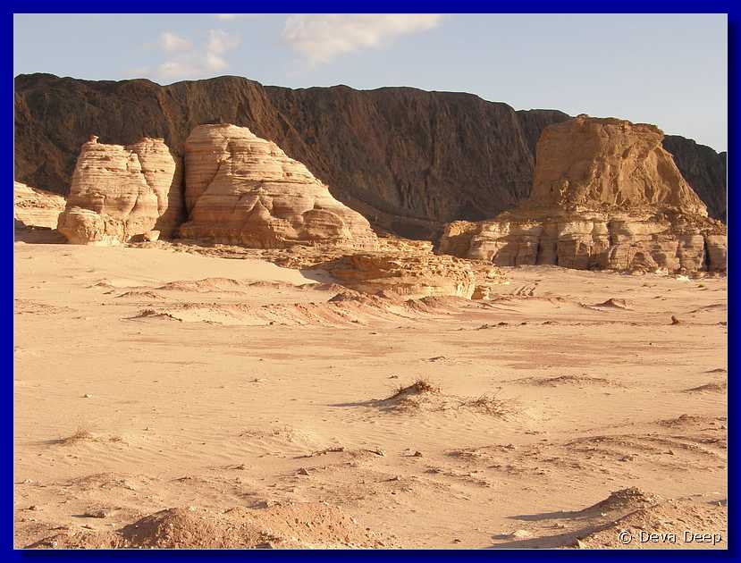 S02 Sinai desert and people