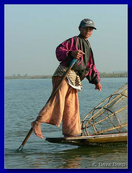 Myanmar Inle lake Boats-houses-pagodas-08