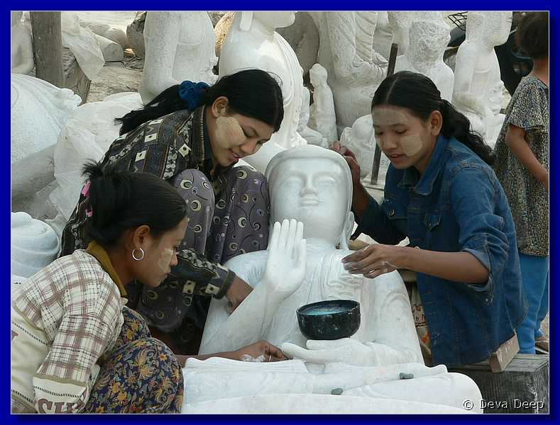 Myanmar Mandalay Making of Buddha statues-24