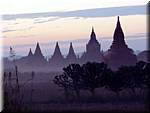 Myanmar Bagan Shwesandaw Fog-iC-cr-52.jpg
