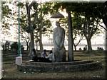 F06 Ernakulam Park statue.jpg