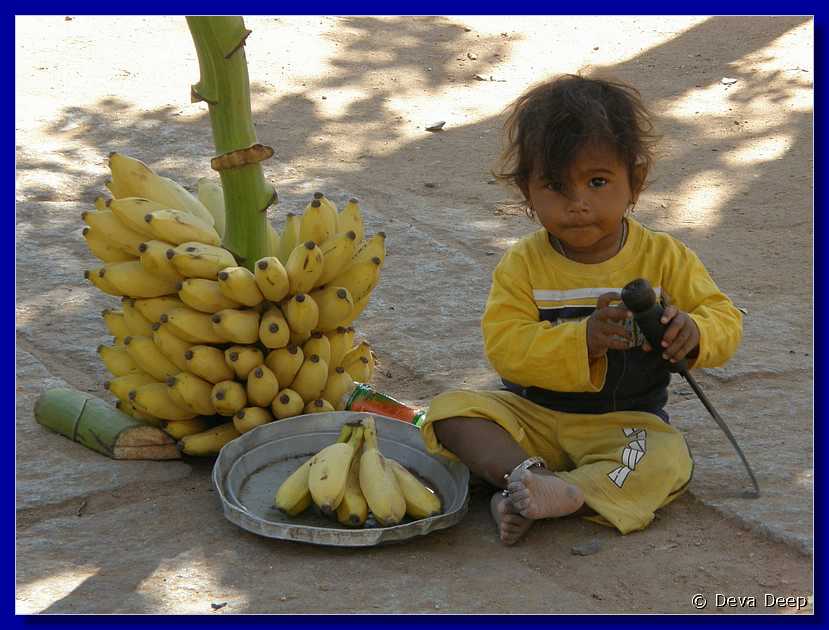 H023 Hampi Girl with bananas-ga 266
