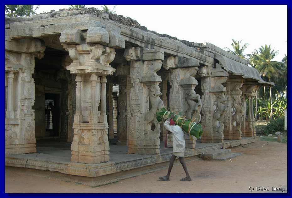 H173 Hampi Chandikeswara Temple 114