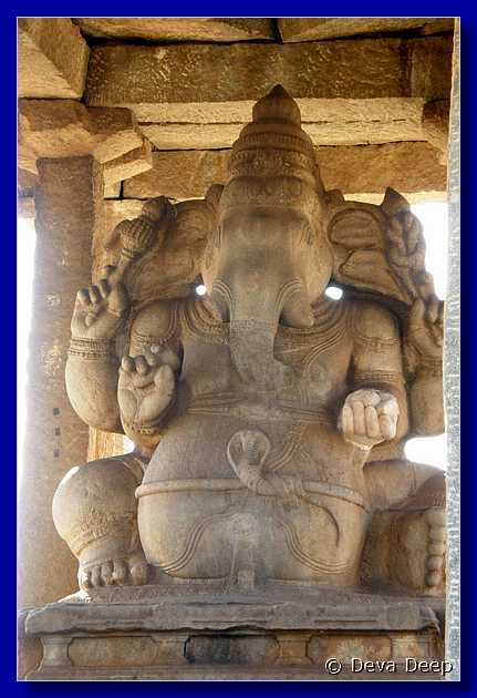 H177 Hampi Ganesha-ga 174