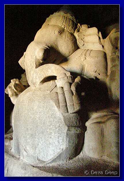 H178 Hampi Ganesha-si 167