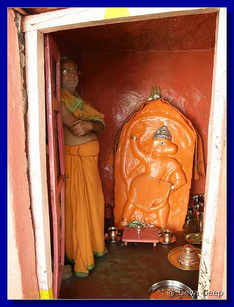 H201 Anegundi Durga temple Brahmin priest 218