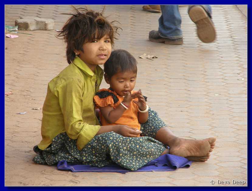 D37 Mangalore Beggar child