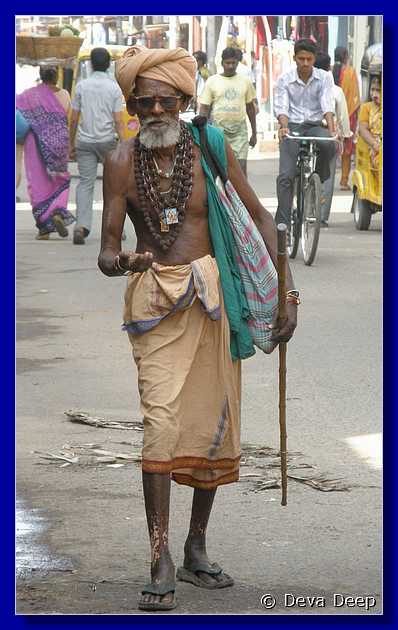 R42 Madurai Sadhu - beggar