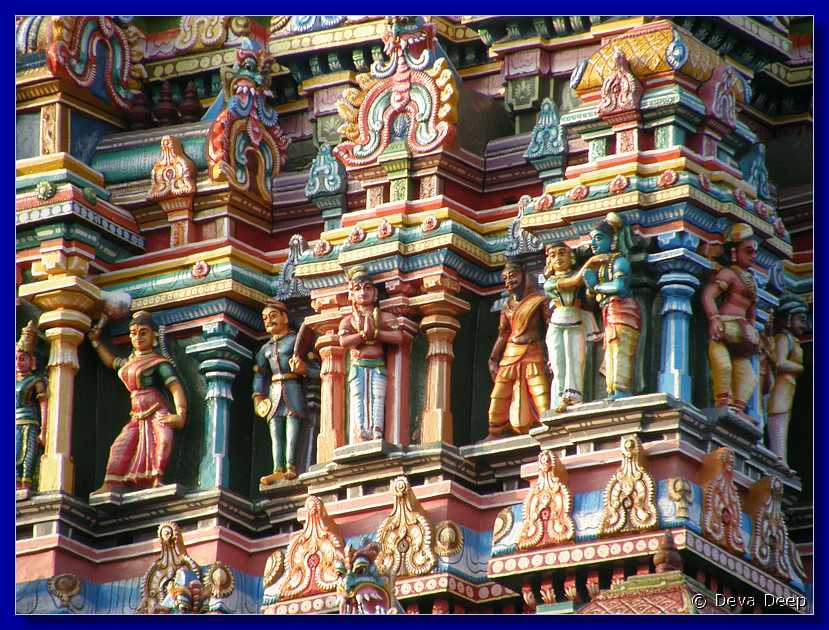 R46 Madurai Colorful temple outside