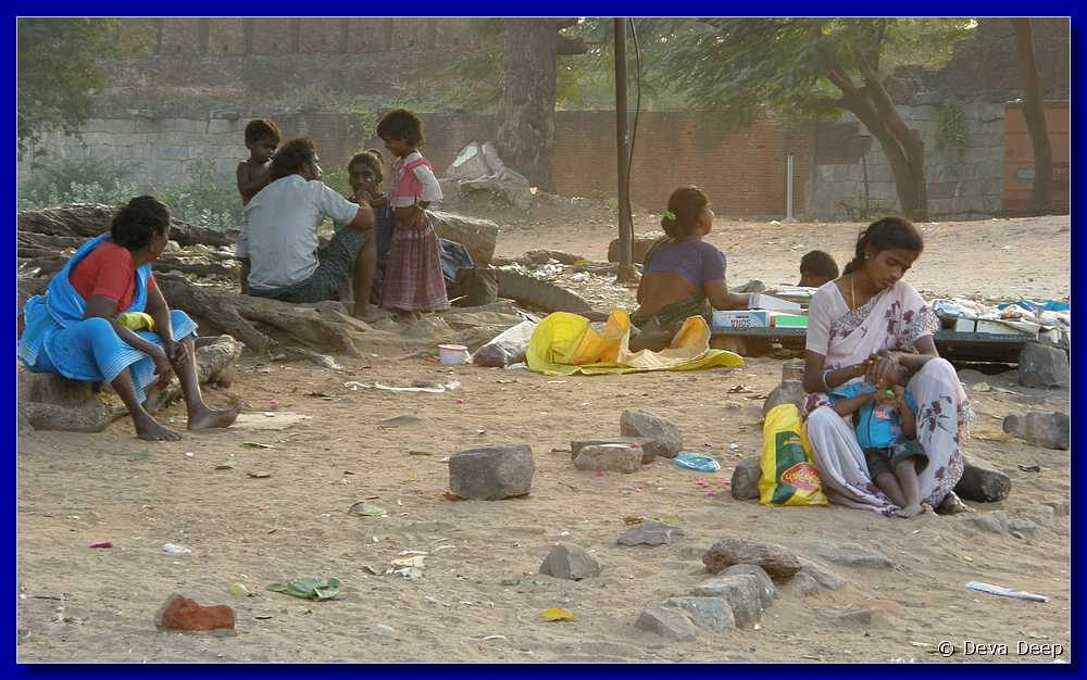R56 Madurai People - beggars