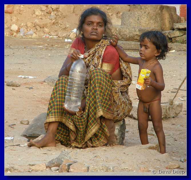 R59 Madurai People - beggars